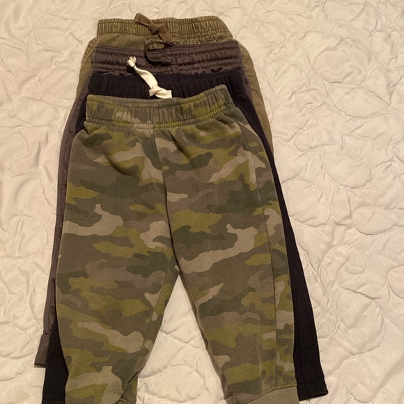 Garanimals Other - Bundle of 4 pair of pants